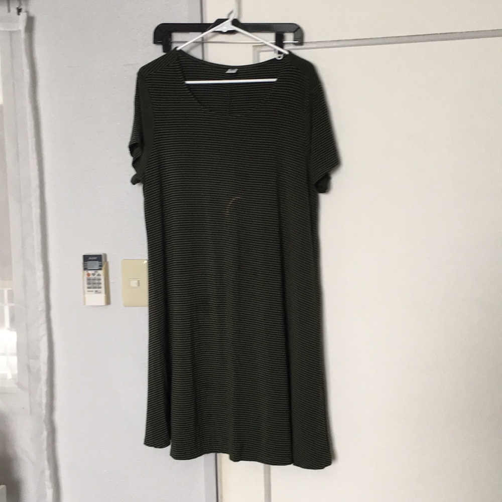 Short sleeve dress